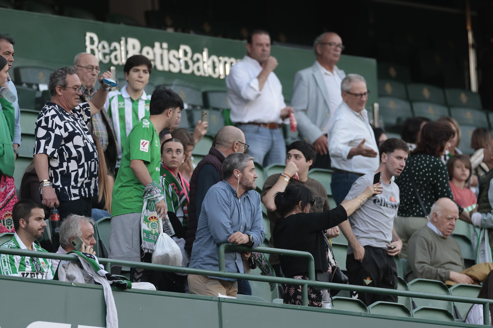 Búscate en las fotos del Betis - Osasuna