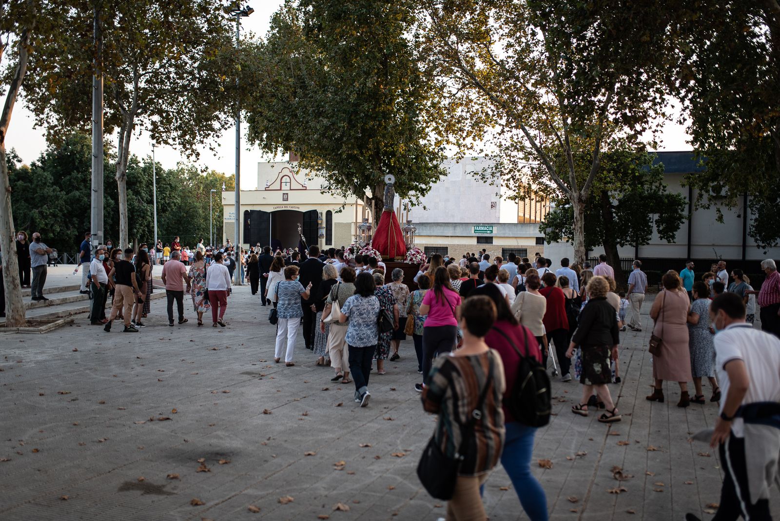 La procesión de la Virgen del Pilar por la Hispanidad en imágenes