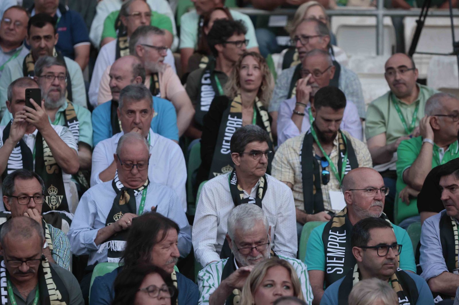 Búscate en el acto Siempre Verdiblancos