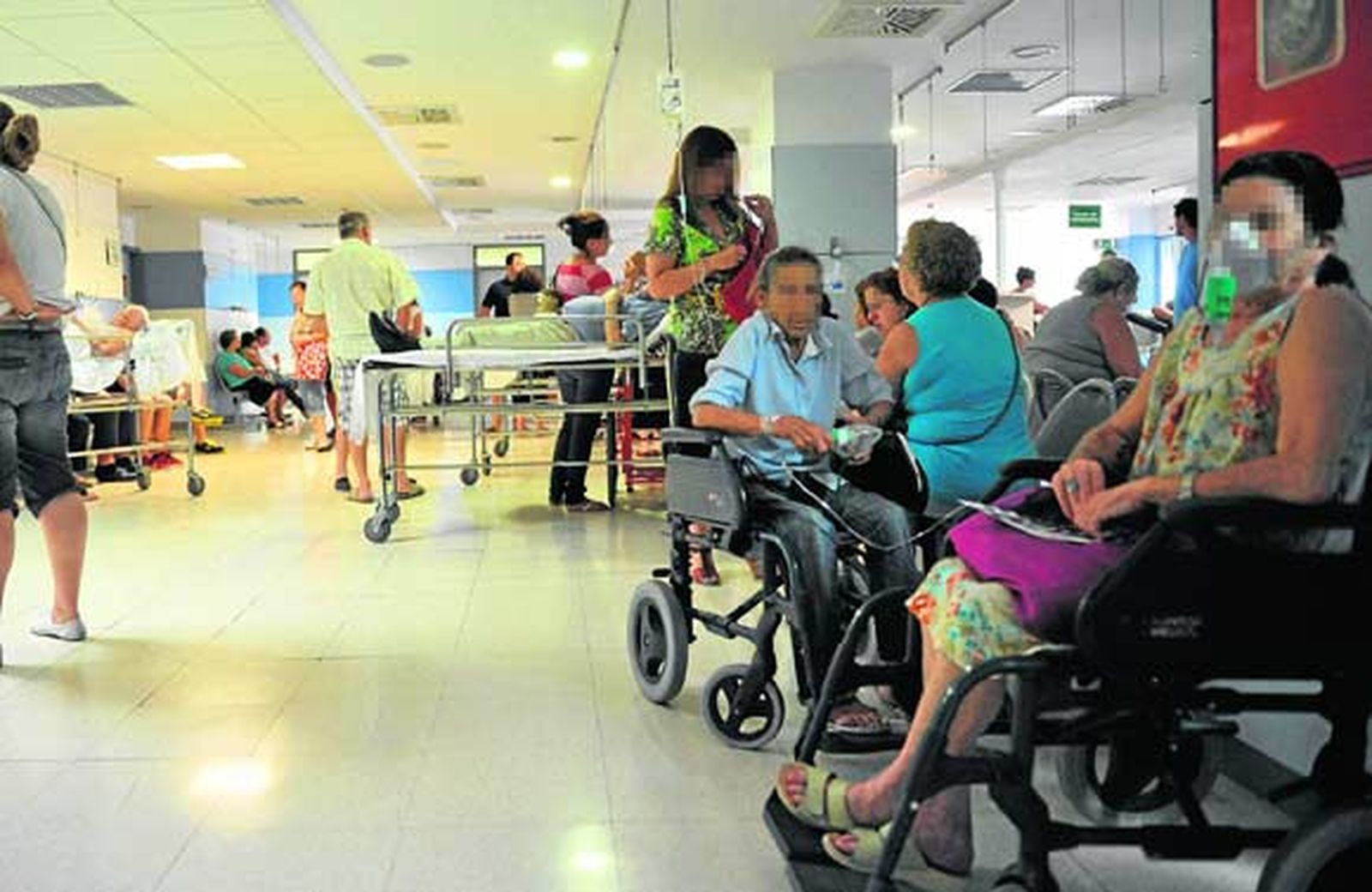 Satse denuncia esperas en urgencias del Virgen Macarena de 20 horas