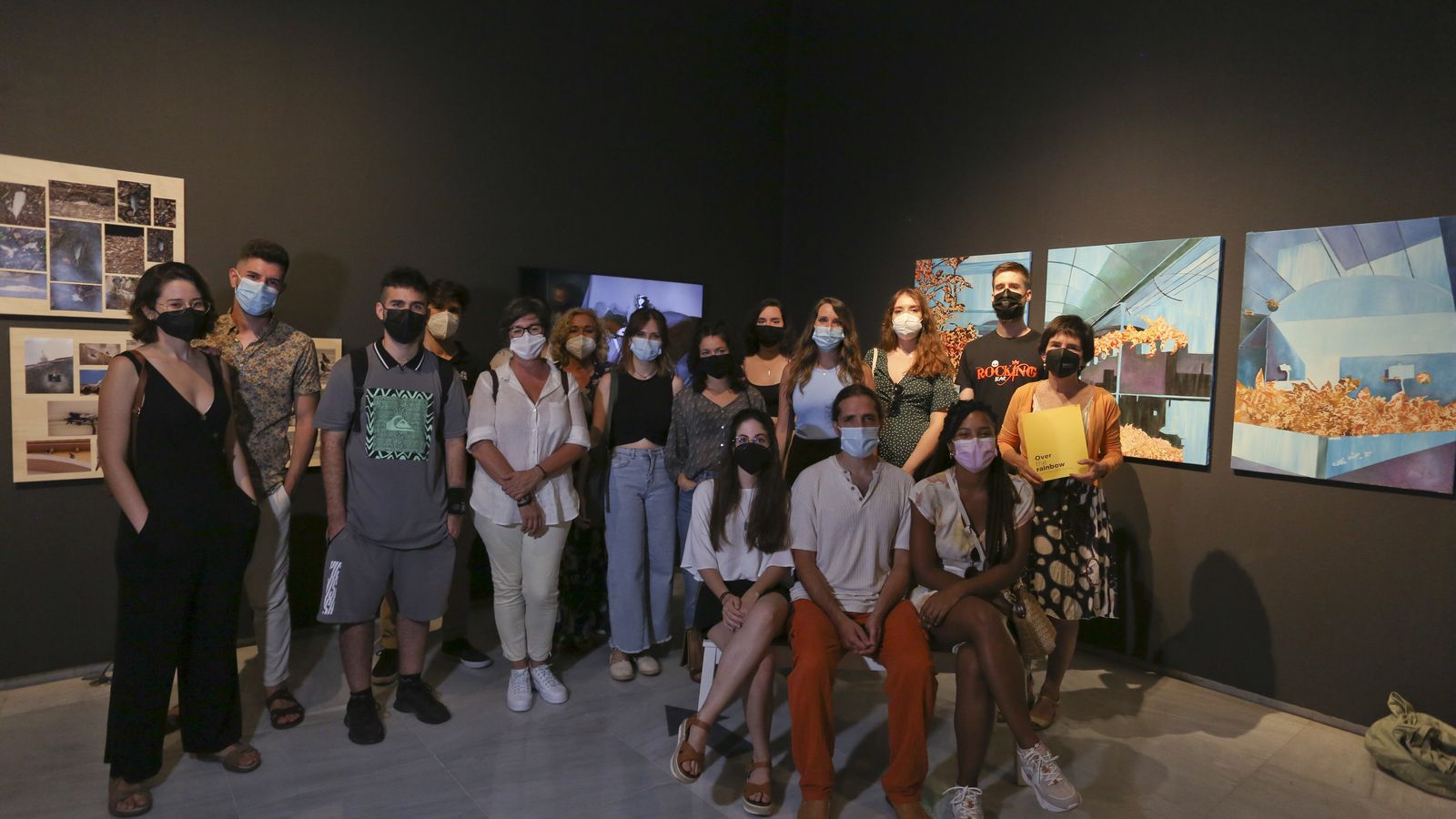 Los artistas participantes, en la inauguración celebrada hace unos días.