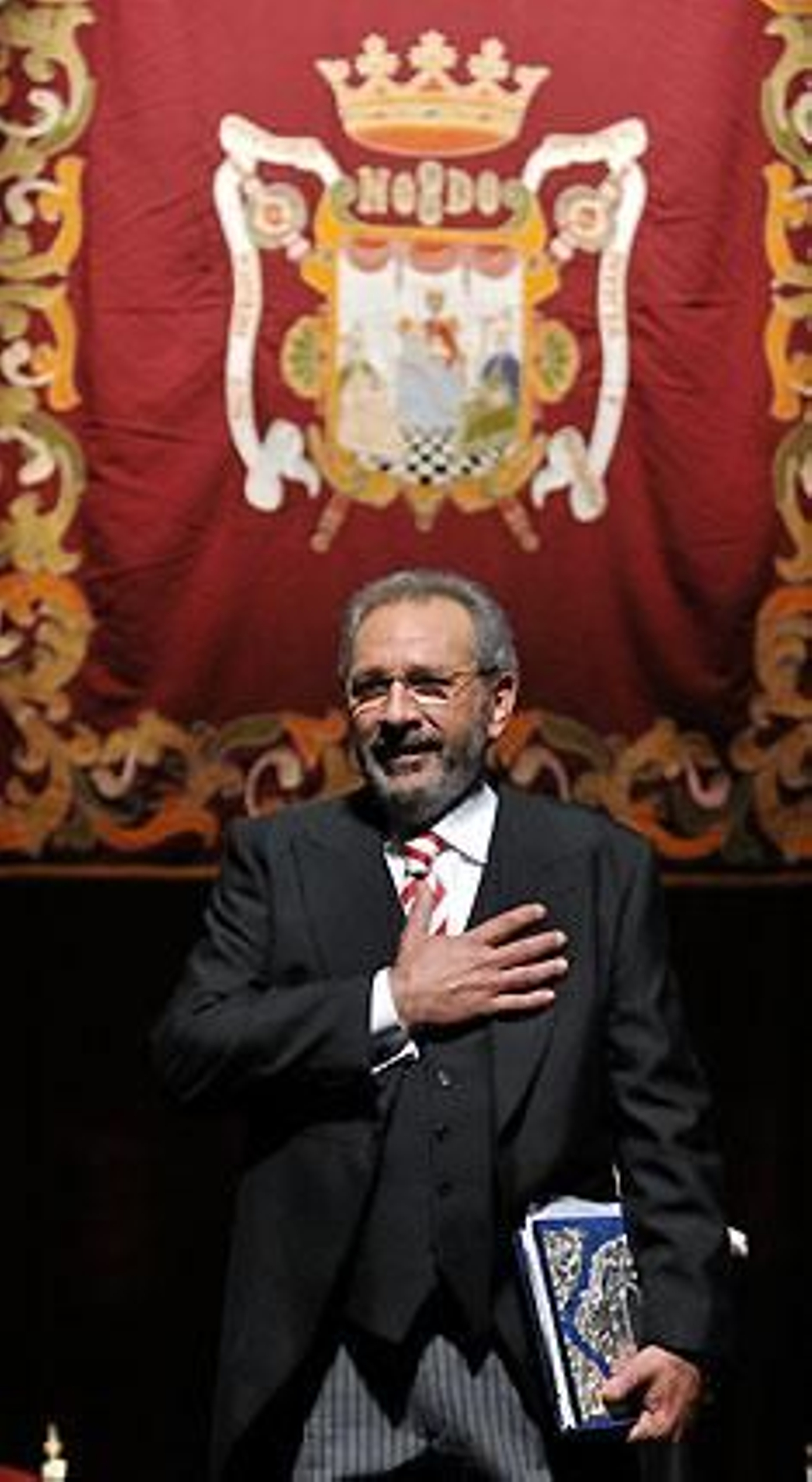 Antonio García Barbeito, agradece los aplausos del público.

Foto: Manuel Gómez