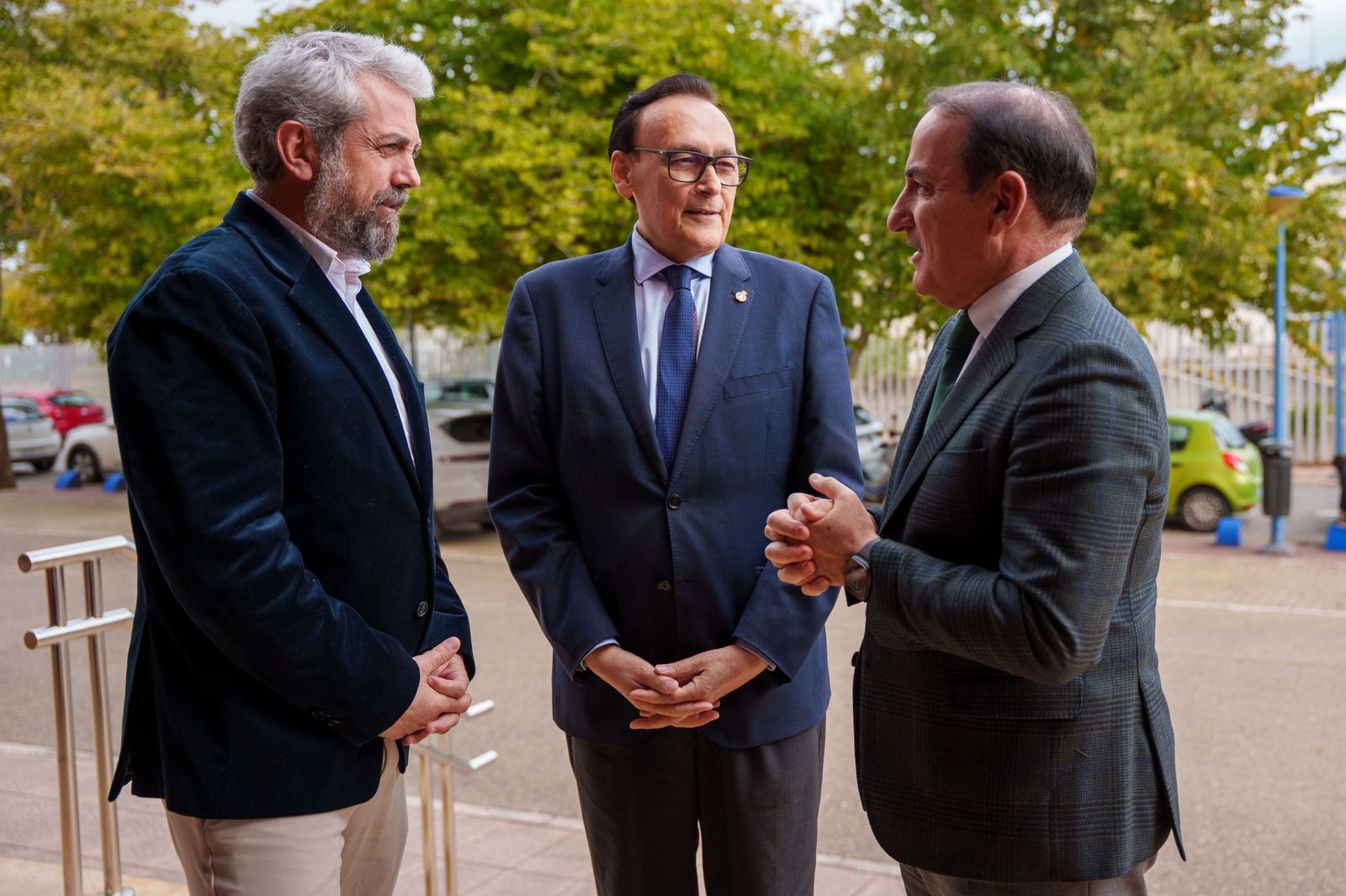 El presidente de On Tech, Marcelo Vázquez; el consejero de Universidad, Investigación e Innovación, José Carlos Gómez Villamandos y el presidente de la CEA, Javier González de Lara.