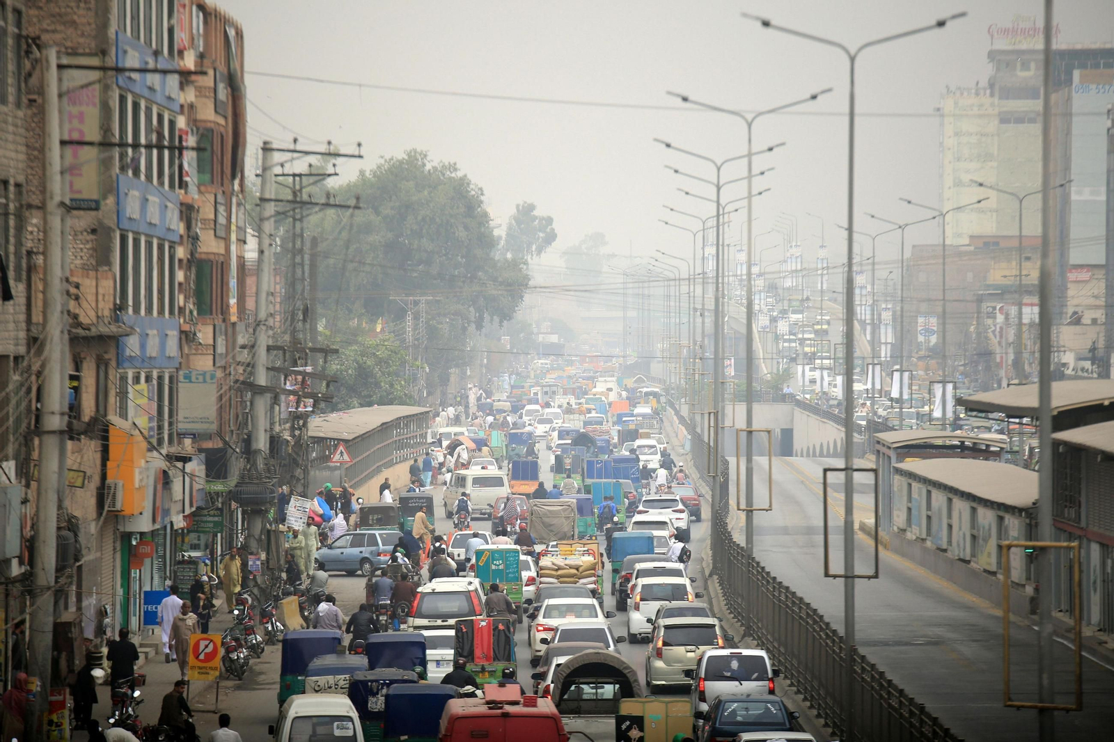 Una peligrosa nube de humo tóxico envuelve todo Pakistán: todas las imágenes