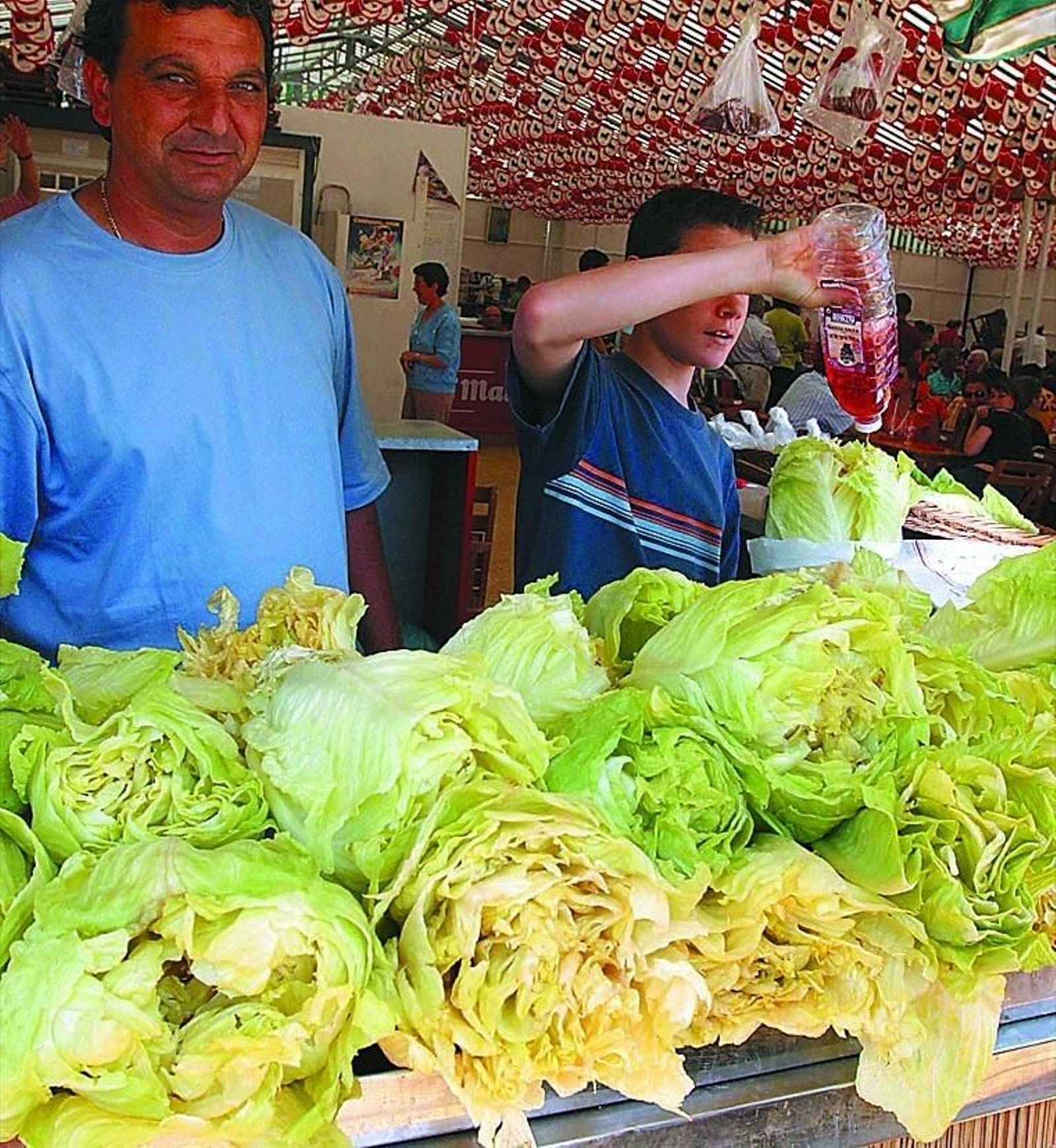 Las lechugas de la caseta de la peña El Corribolo eran todo un clásico.