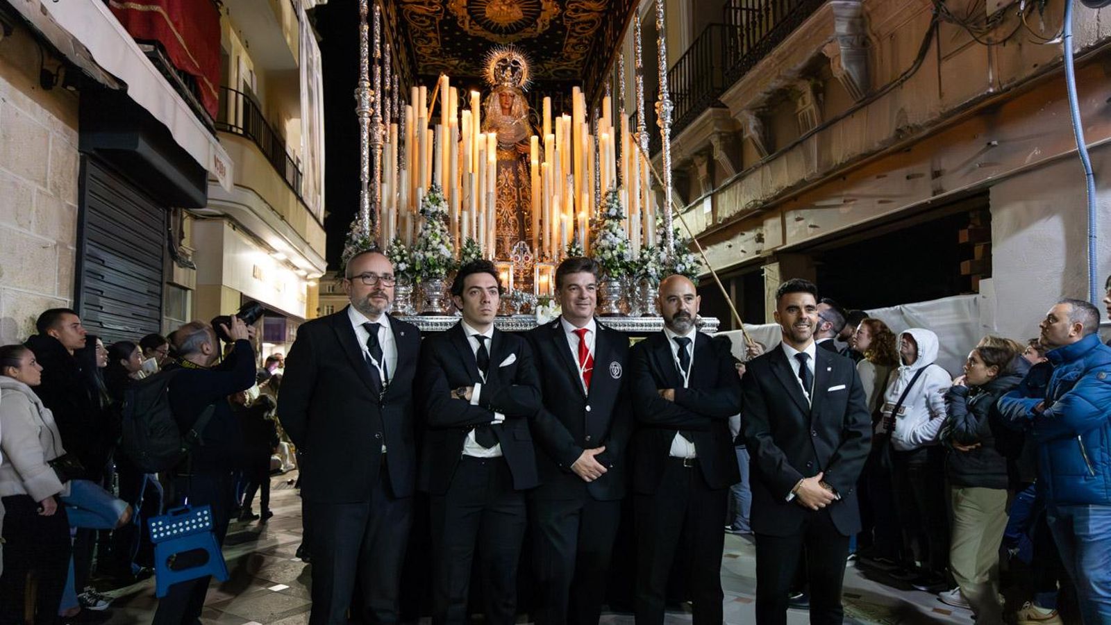 Los jiennenses se recrean con la cofradía de los Estudiantes un nuevo Lunes Santo
