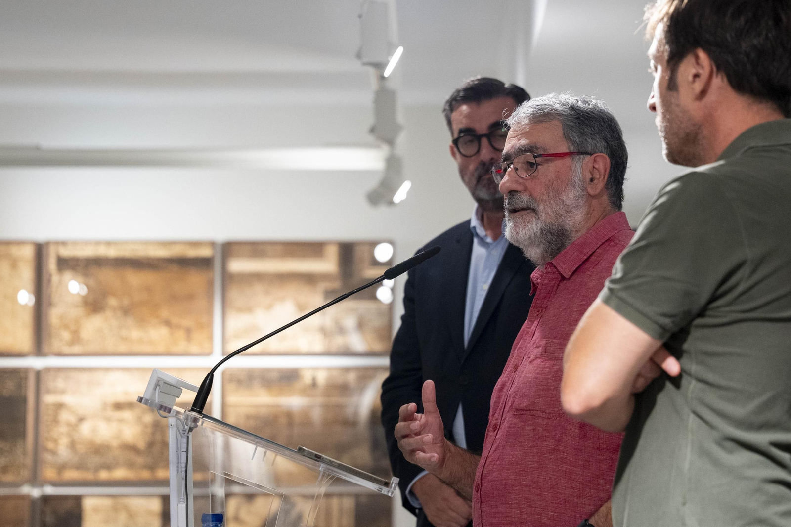 El comisario Sema D'Acosta y el artista Joan Fontcuberta presentan la exposición Háptica de la Fundación Unicaja