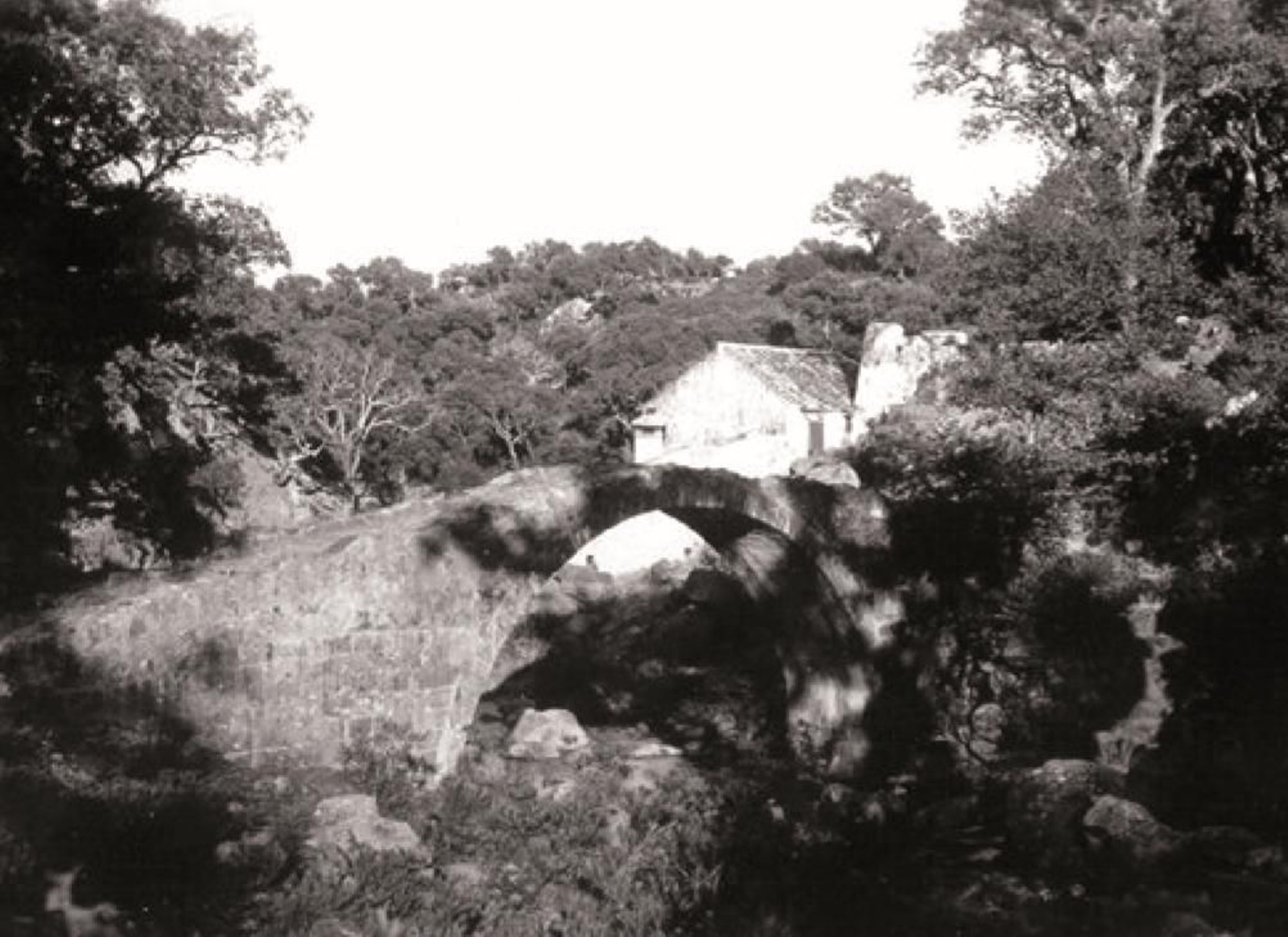 El Molino de Escalona y el puente sobre el río de la Miel. Año 1930.