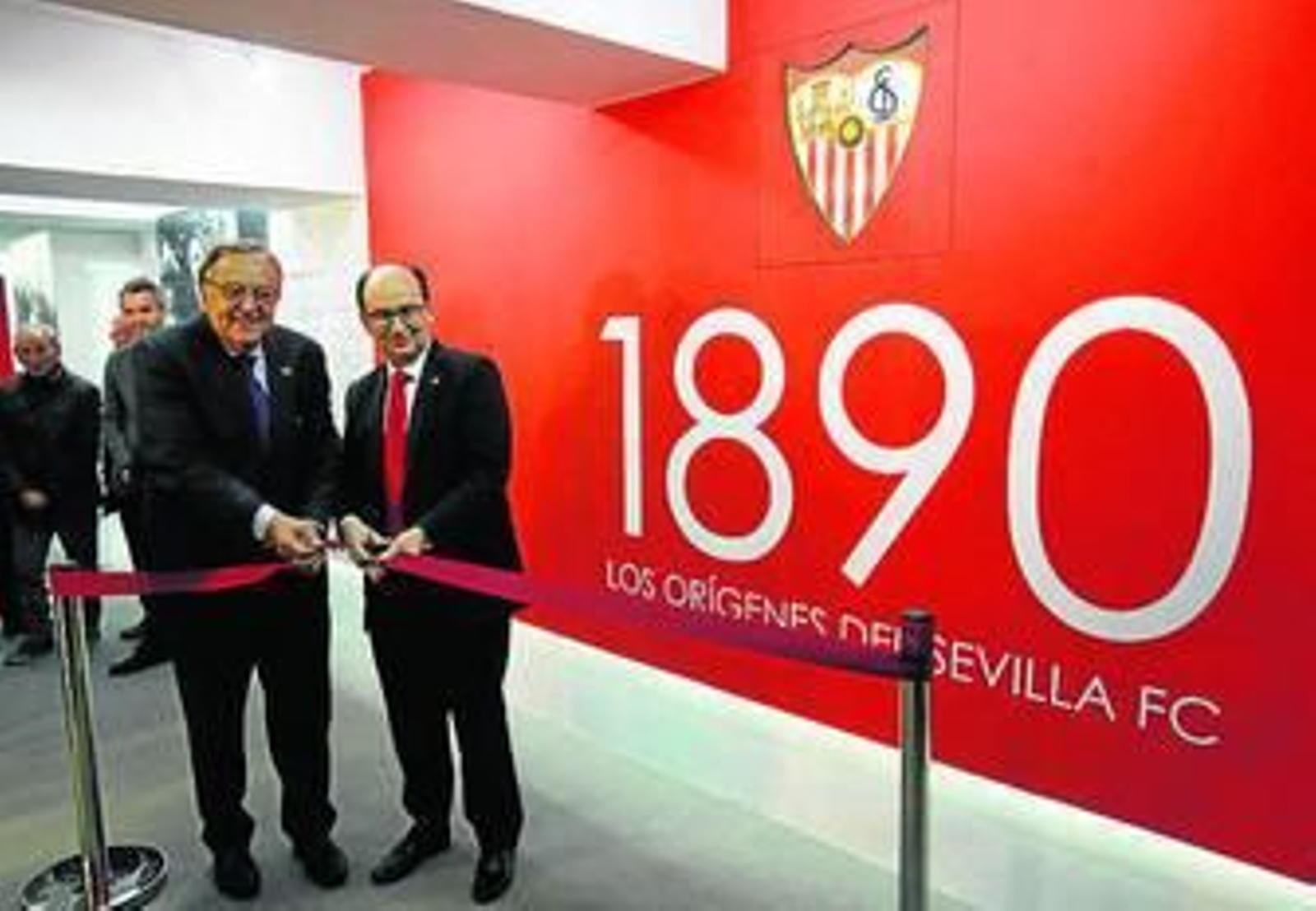 Eduardo Herrera y Castro inauguran una exposición sobre el origen del club.