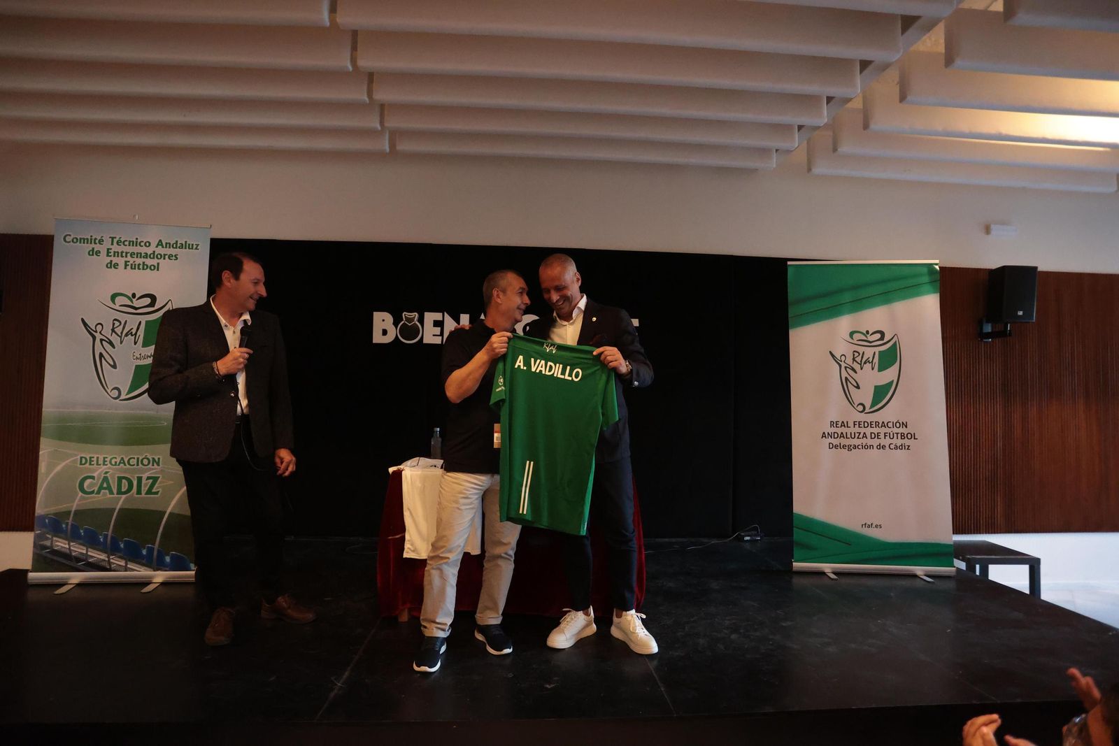 Los mejores momentos del homenaje a Antonio Vadillo