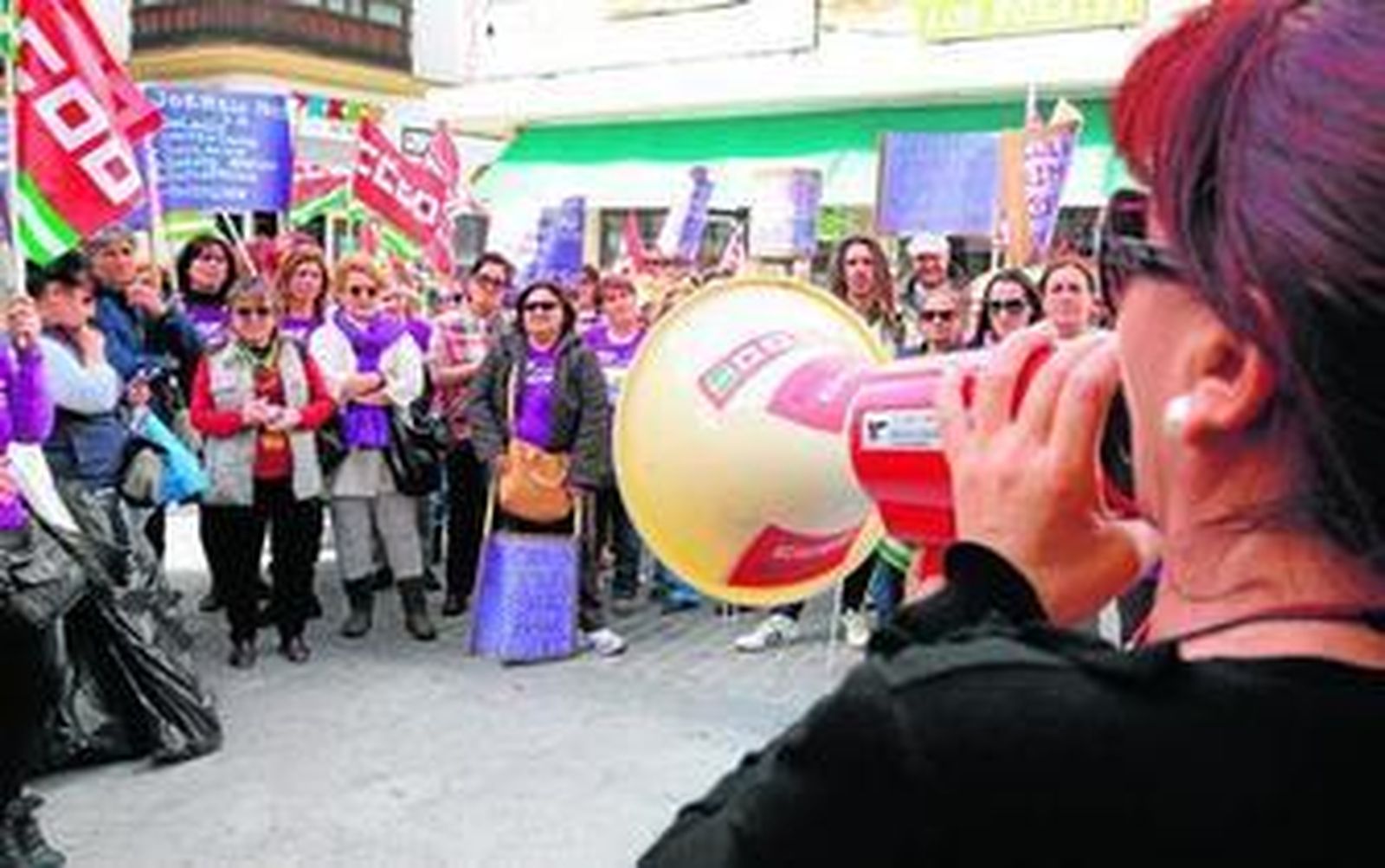 Imagen de archivo de una de las movilizaciones de la plantilla afectada frente al Ayuntamiento.