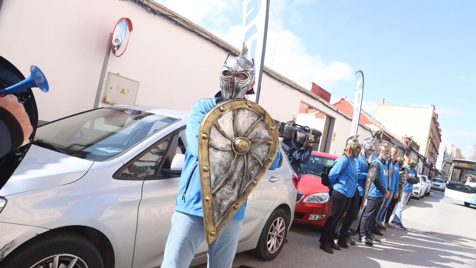 La performance de los policías en La Línea.