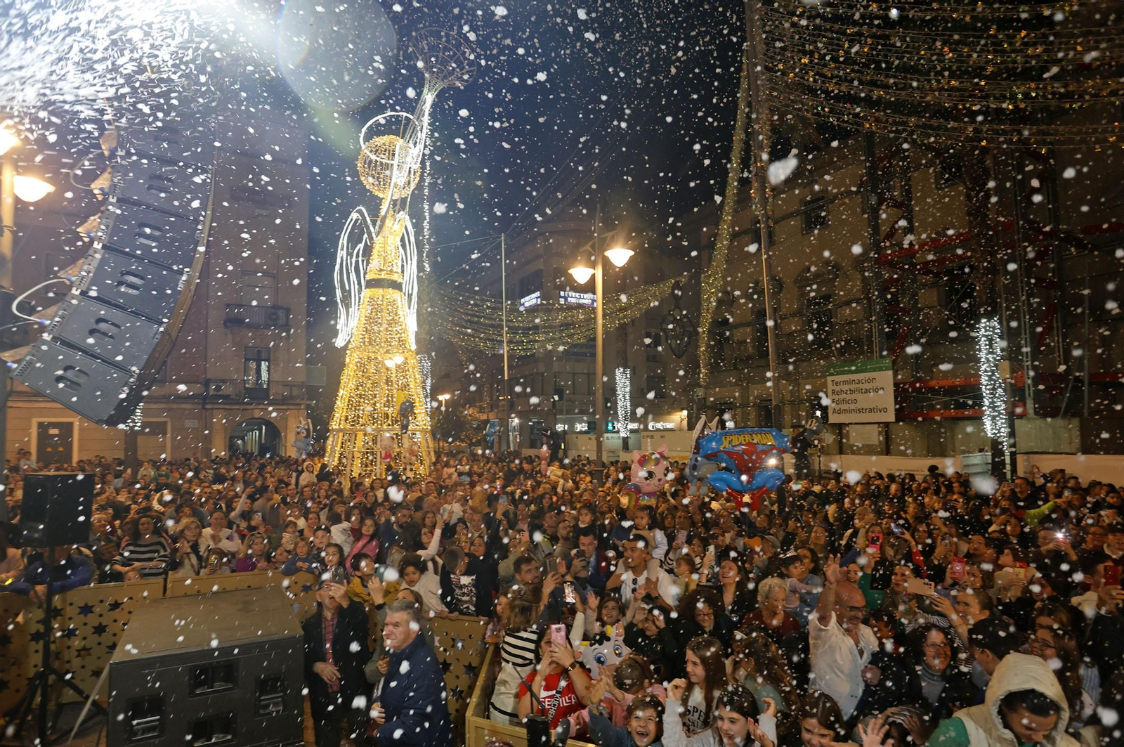 Imágenes de la nevada y alumbrado navideño en Huelva