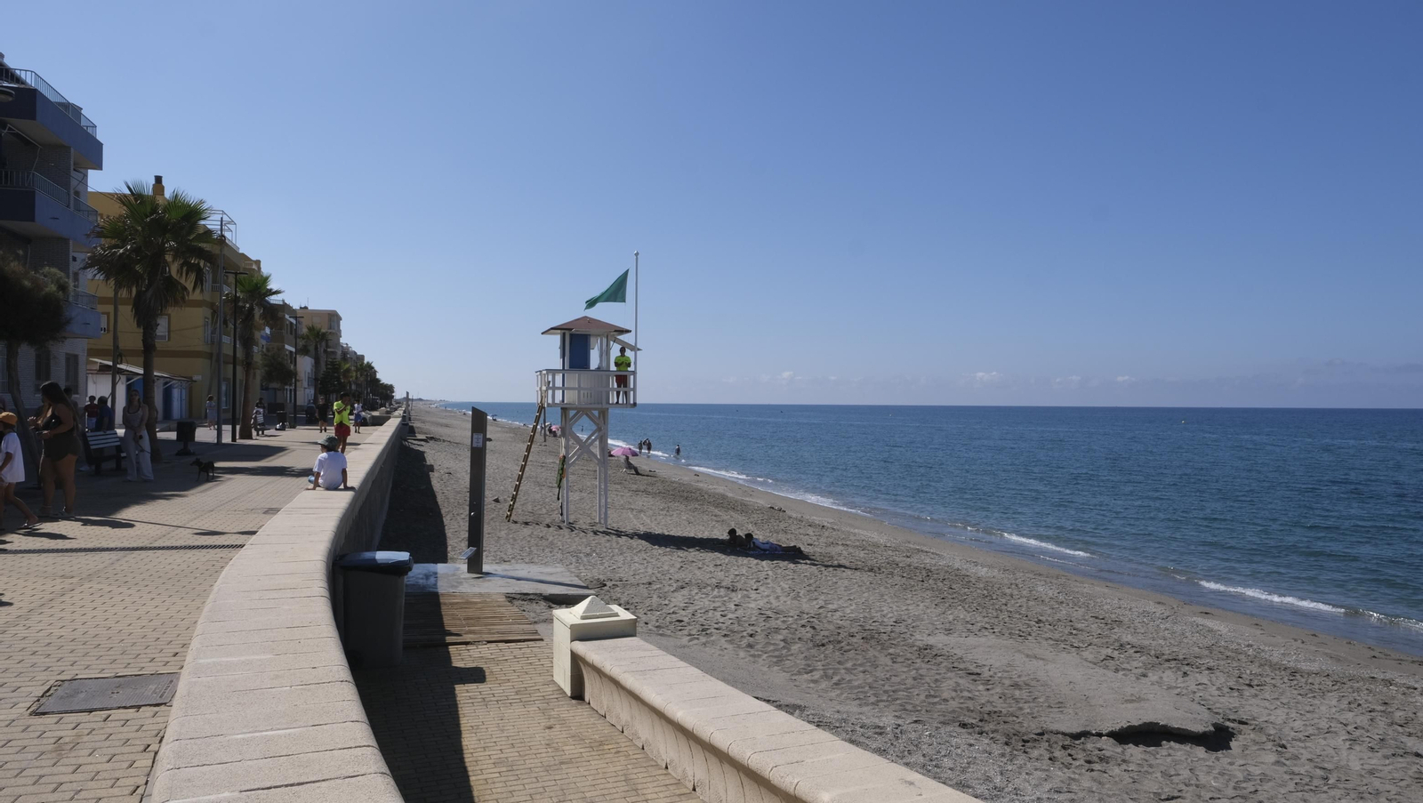 Imágenes de la manifestación en Balerma por el deterioro de la playa