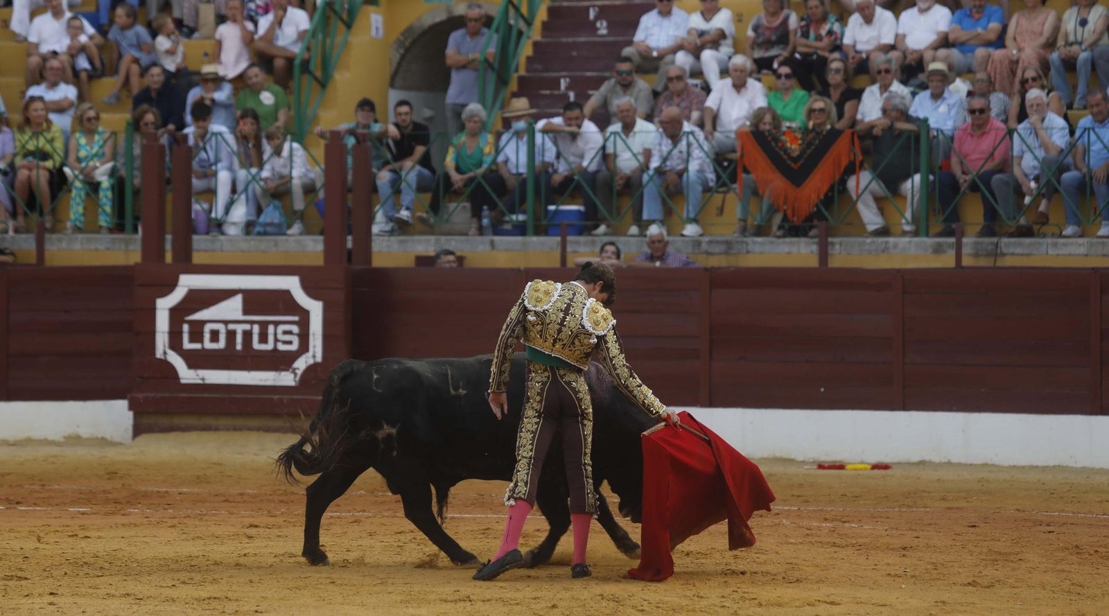 Fotos del triunfo de Manuel Roman y Javier Zulueta con la buena novillada de Núñez de Tarifa que abrió la Feria de La Línea