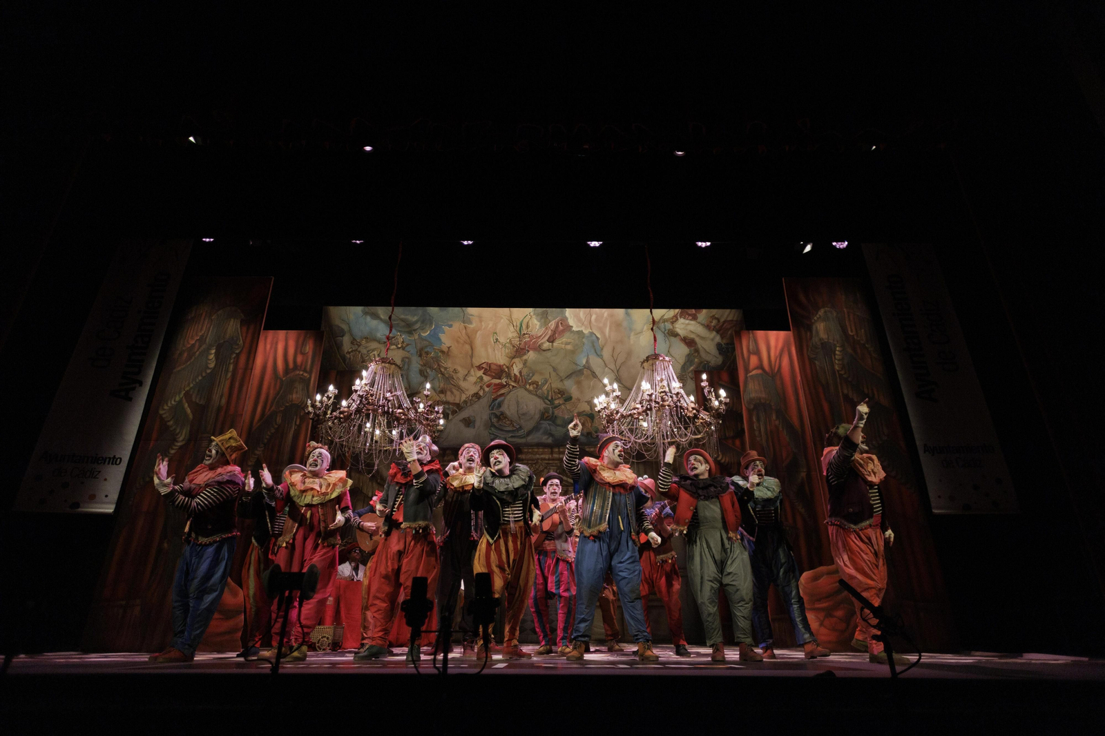 Actuación de ‘Los Sumisos’ con Martínez Ares al frente en el Gran Teatro Falla en Cadiz