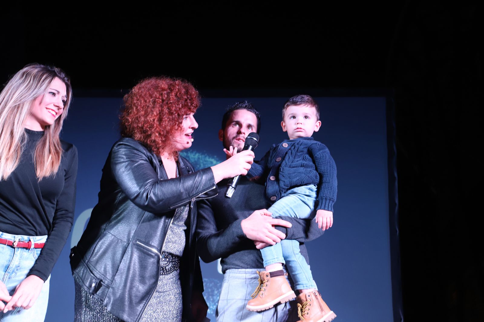 Imágenes  del alumbrado de Aqualon, que tuvo como padrino a Hugo Molina, finalista de Got Talent