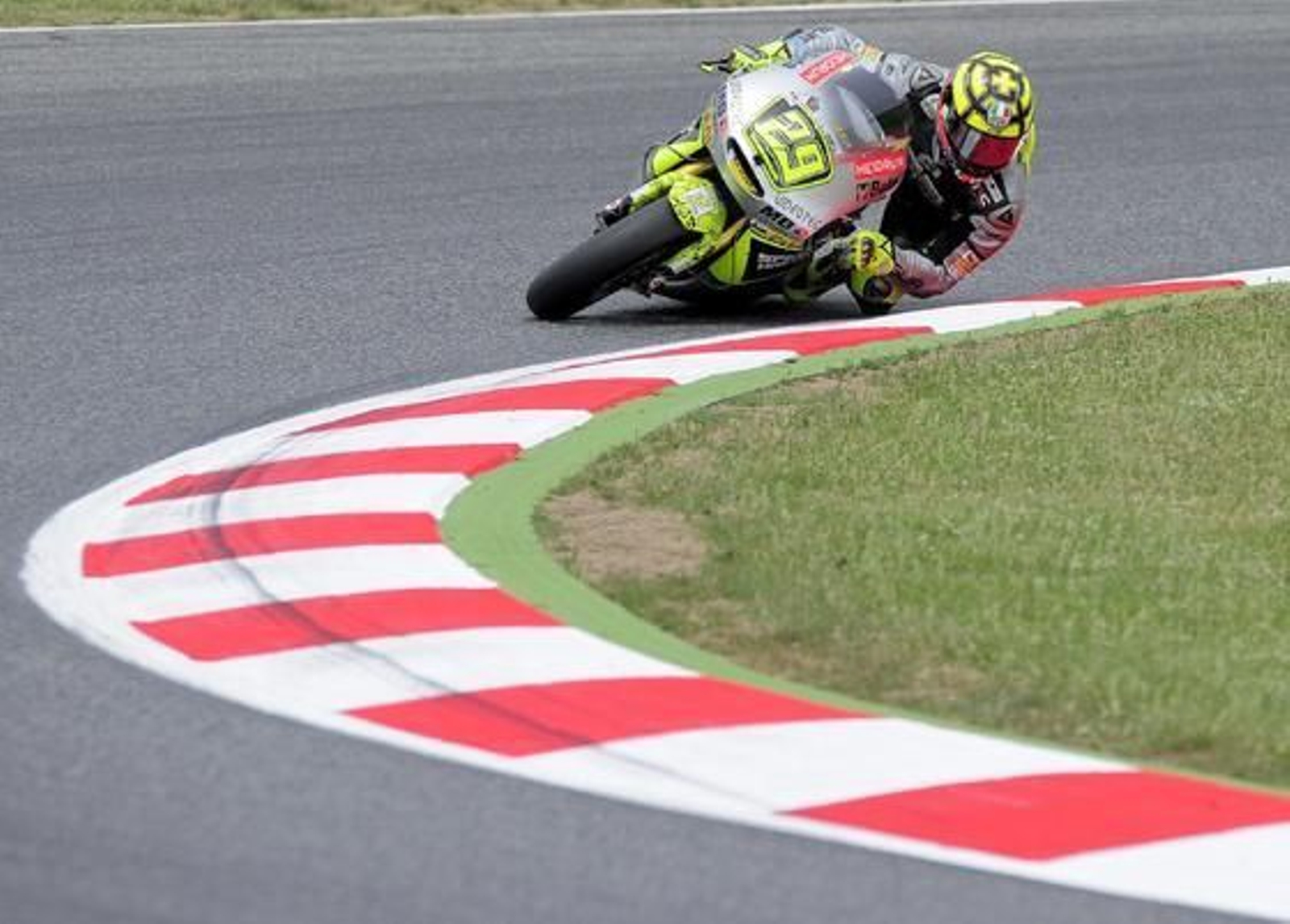 Las imágenes de la carrera de Moto2 del Gp de Cataluña.

Foto: AFP