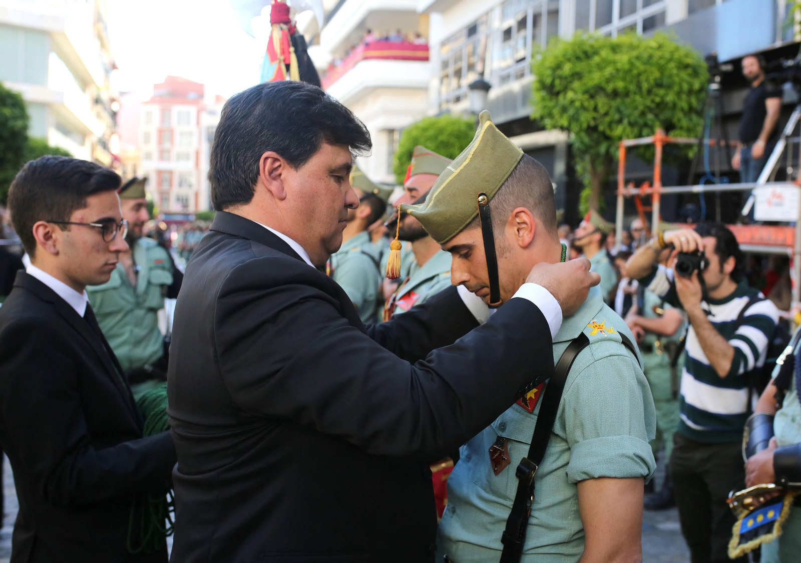 Procesión del Cristo de la Vera Cruz, escoltado por la Legión en las calles de Huelva