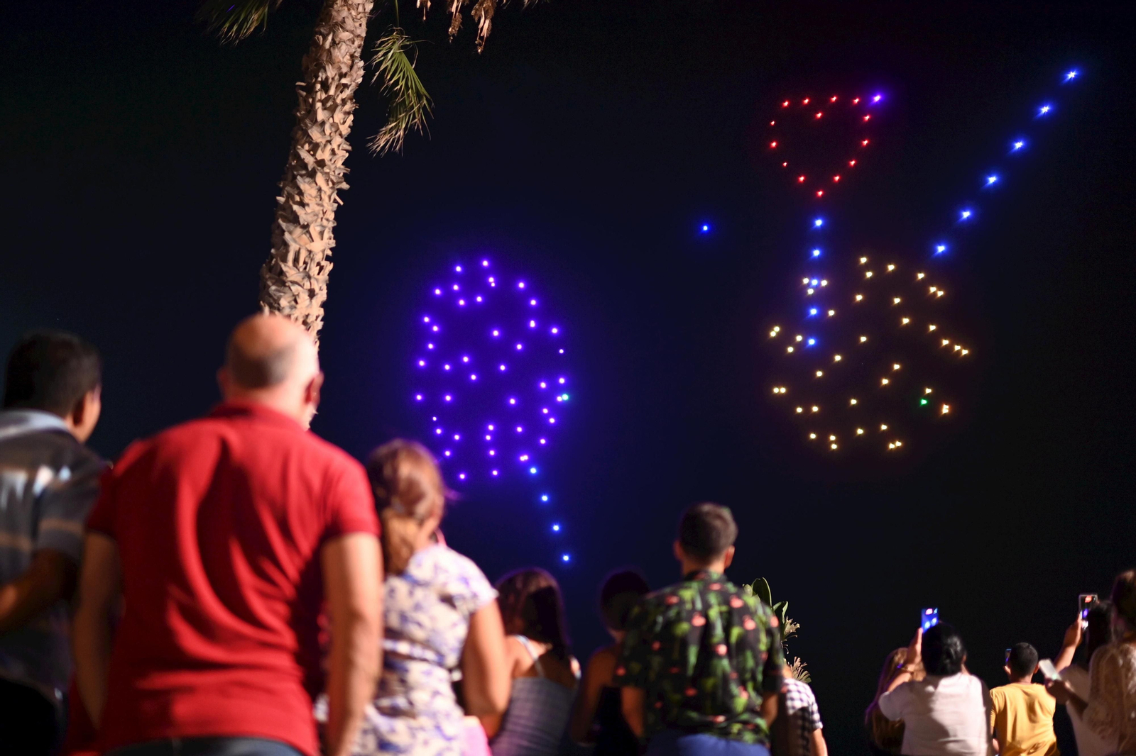 Drones y fuegos artificiales para abrir la Feria de Málaga 2022 (fotos)