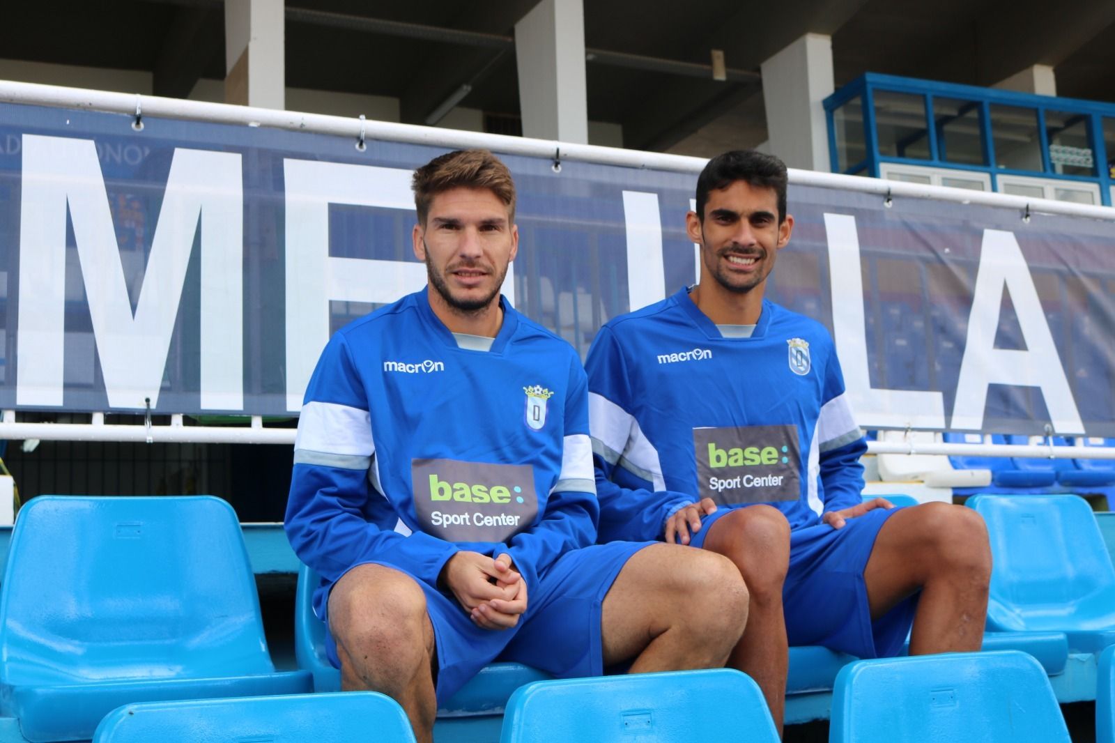 El futbolista del Melilla Alfonso, junto al también jerezano Lolo Garrido en el Álvarez Claro.