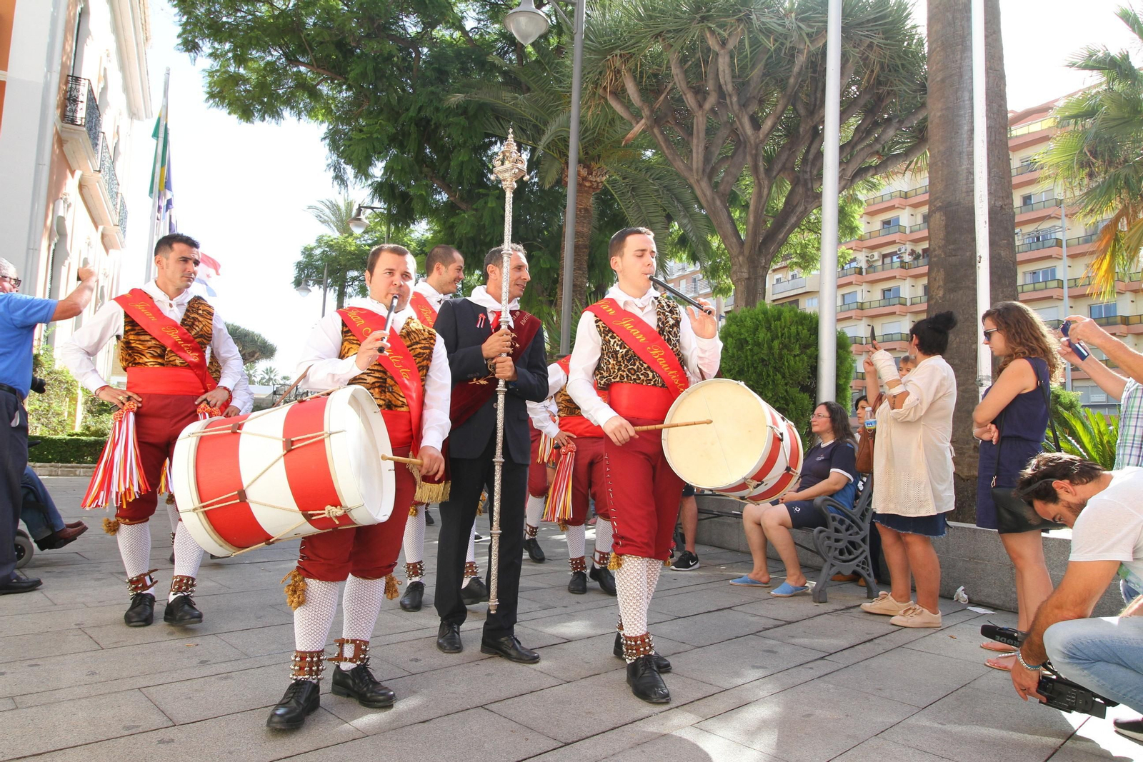 Imágenes del desfile Iberoamericano de bailes.