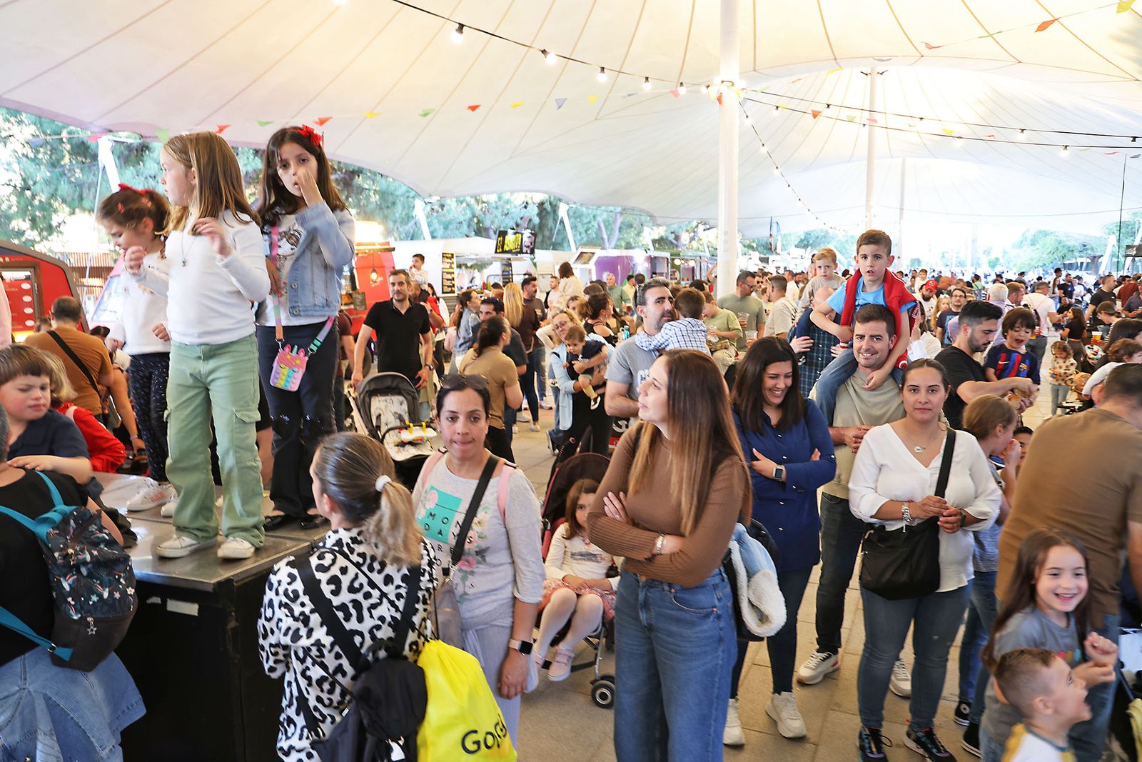 Imágenes del Festival Mundial de Foodtrucks y los cantajuegos DIsney en Huelva
