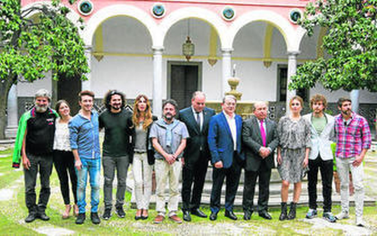 Blanca Suárez y Álvaro Cervantes, ayer, en la presentación en el Ayuntamiento.