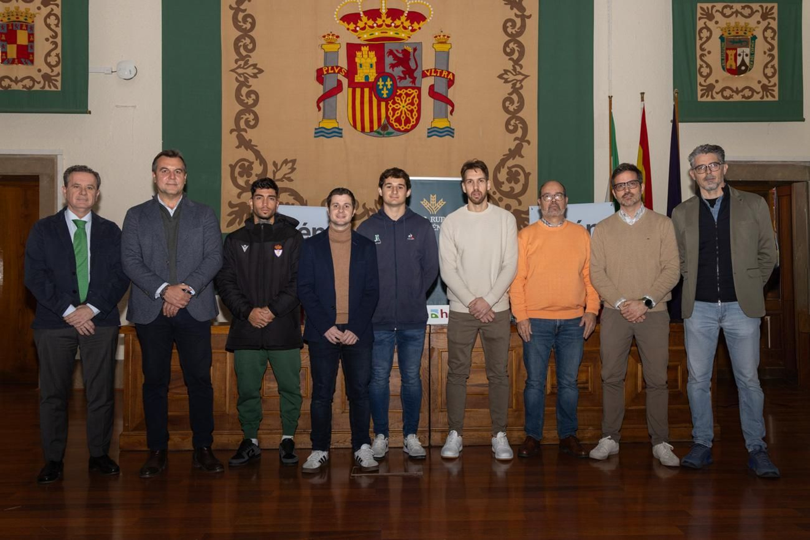 Óscar Lozano, Alan Brandi y Pablo Pérez, protagonistas de 'La tertulia deportiva de Jaén Hoy' en el IES Virgen del Carmen