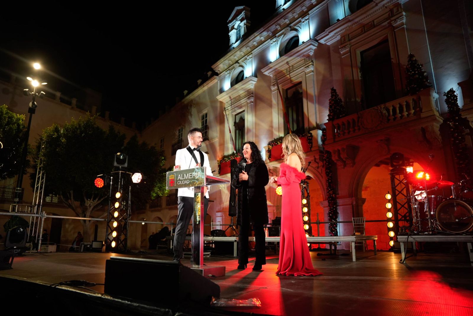 Almería despide con los 12 tomates cherry de la suerte el año 2025