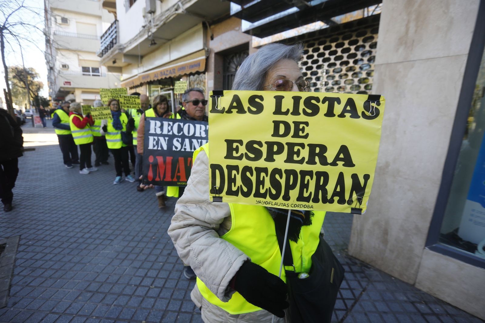 La nueva protesta del colectivo Yayoflautas de Córdoba, en imágenes