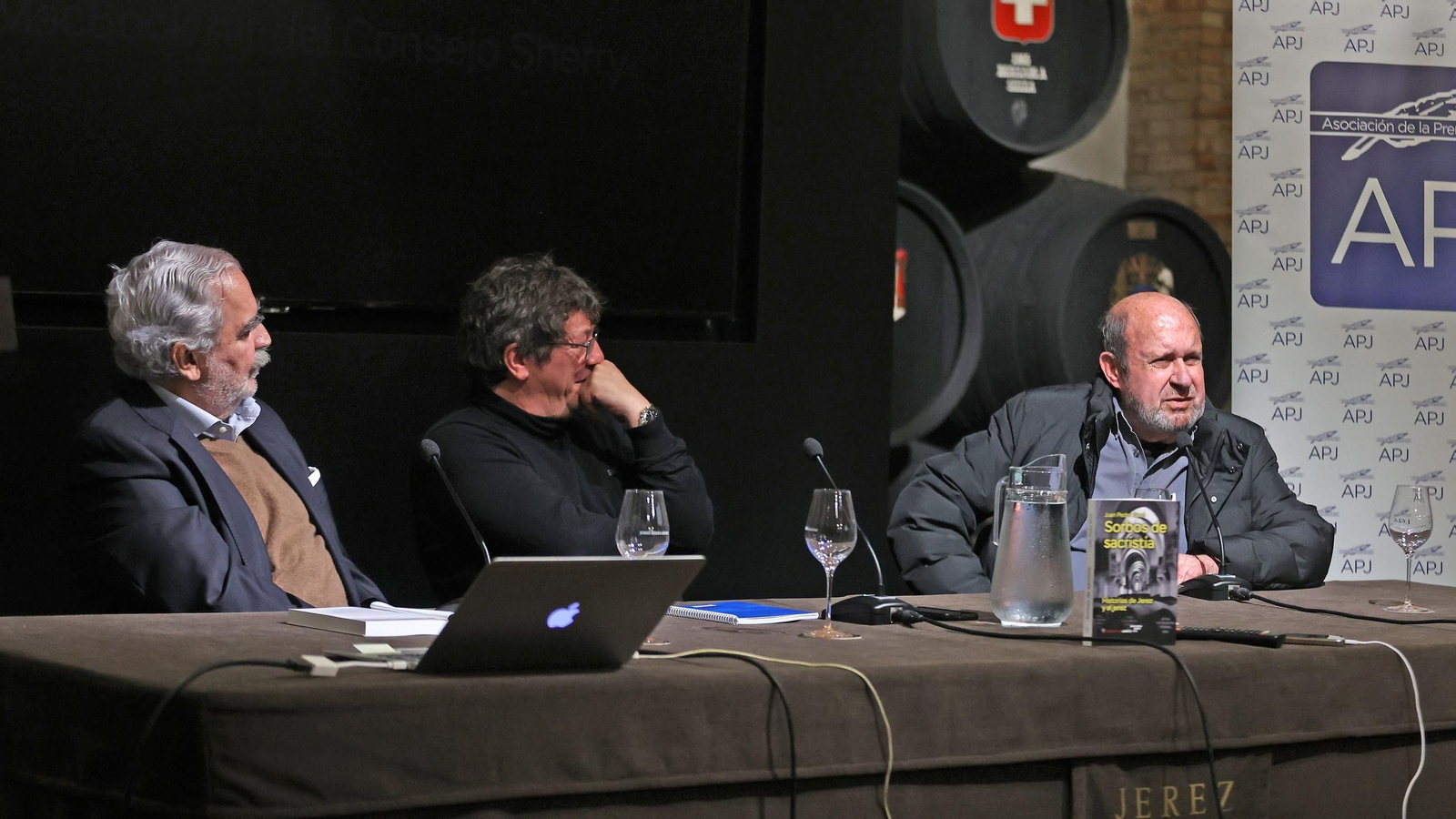 Las fotos de la presentación de 'Sorbos de sacristía', la obra póstuma de Juan Pedro Simó