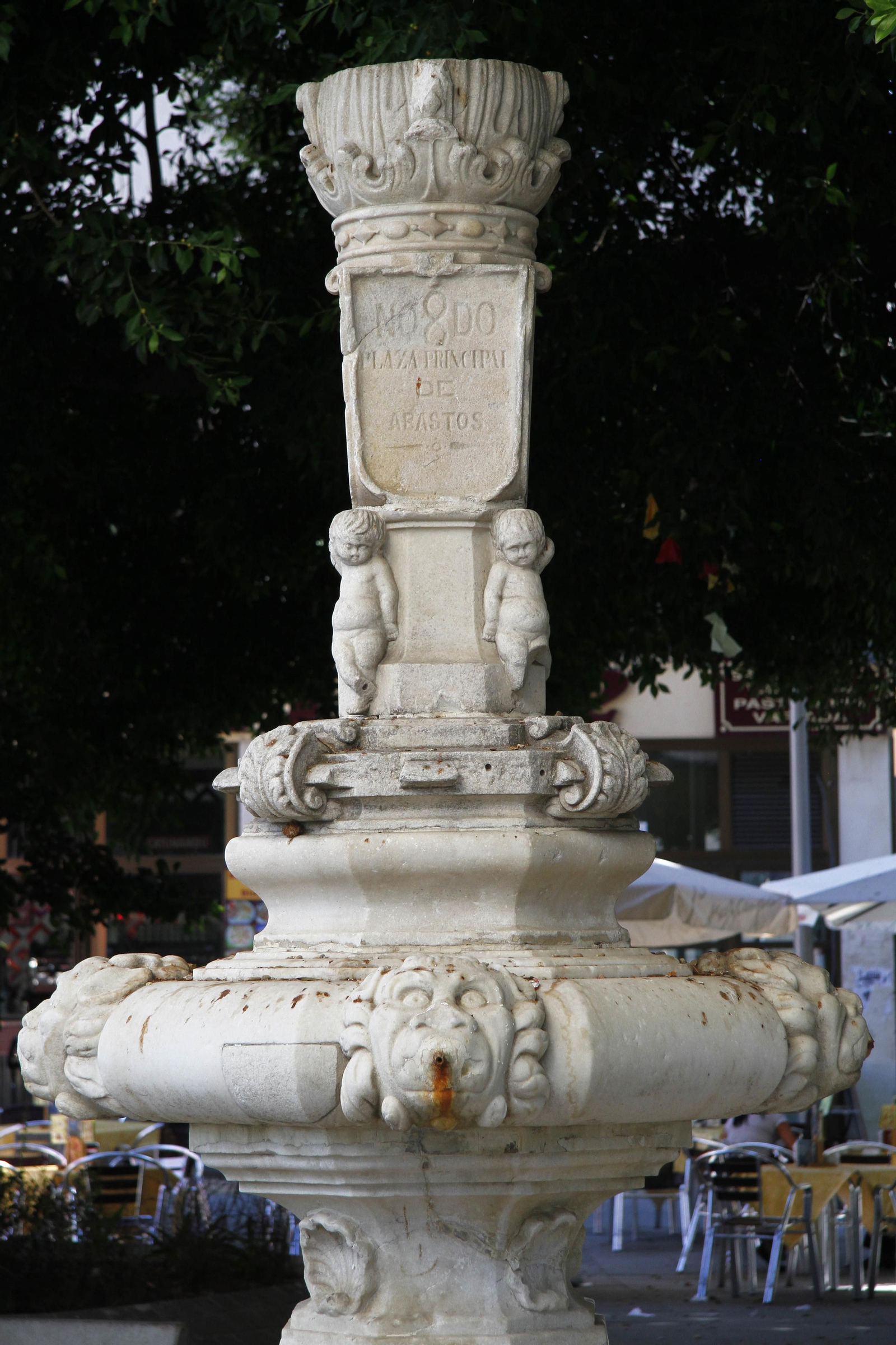 Detalle de la fuente.
