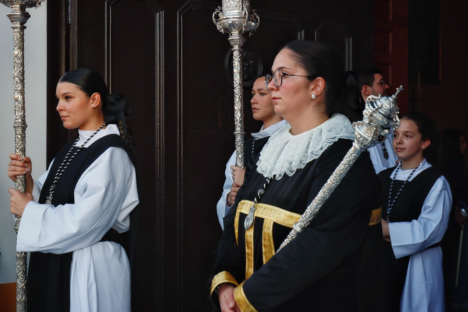 Imágenes de la salida de la Soledad en la Semana Santa de Chiclana 2025