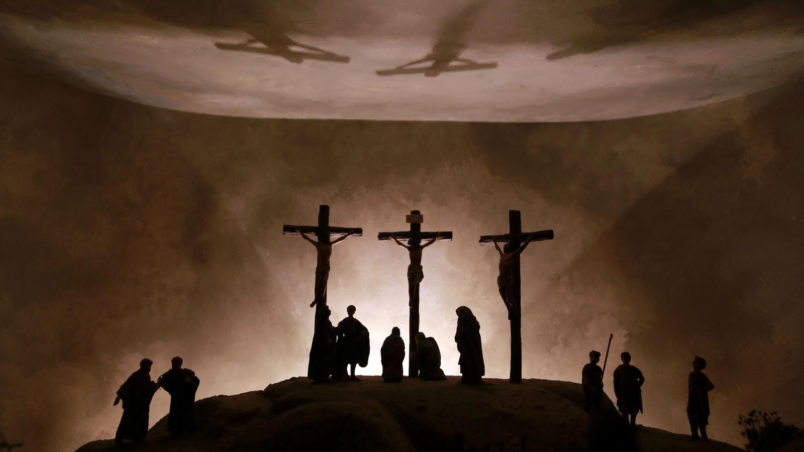 Imágenes de la magna exposición de las cofradías en Los Claustros