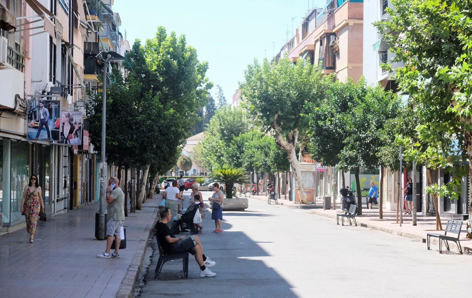 Un día de agosto en el barrio de la Viñuela de Córdoba, en imágenes