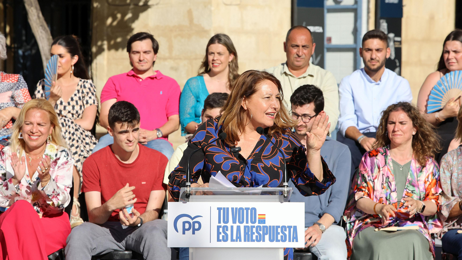 Dolors Montserrat, en campaña de las Europeas en Jerez