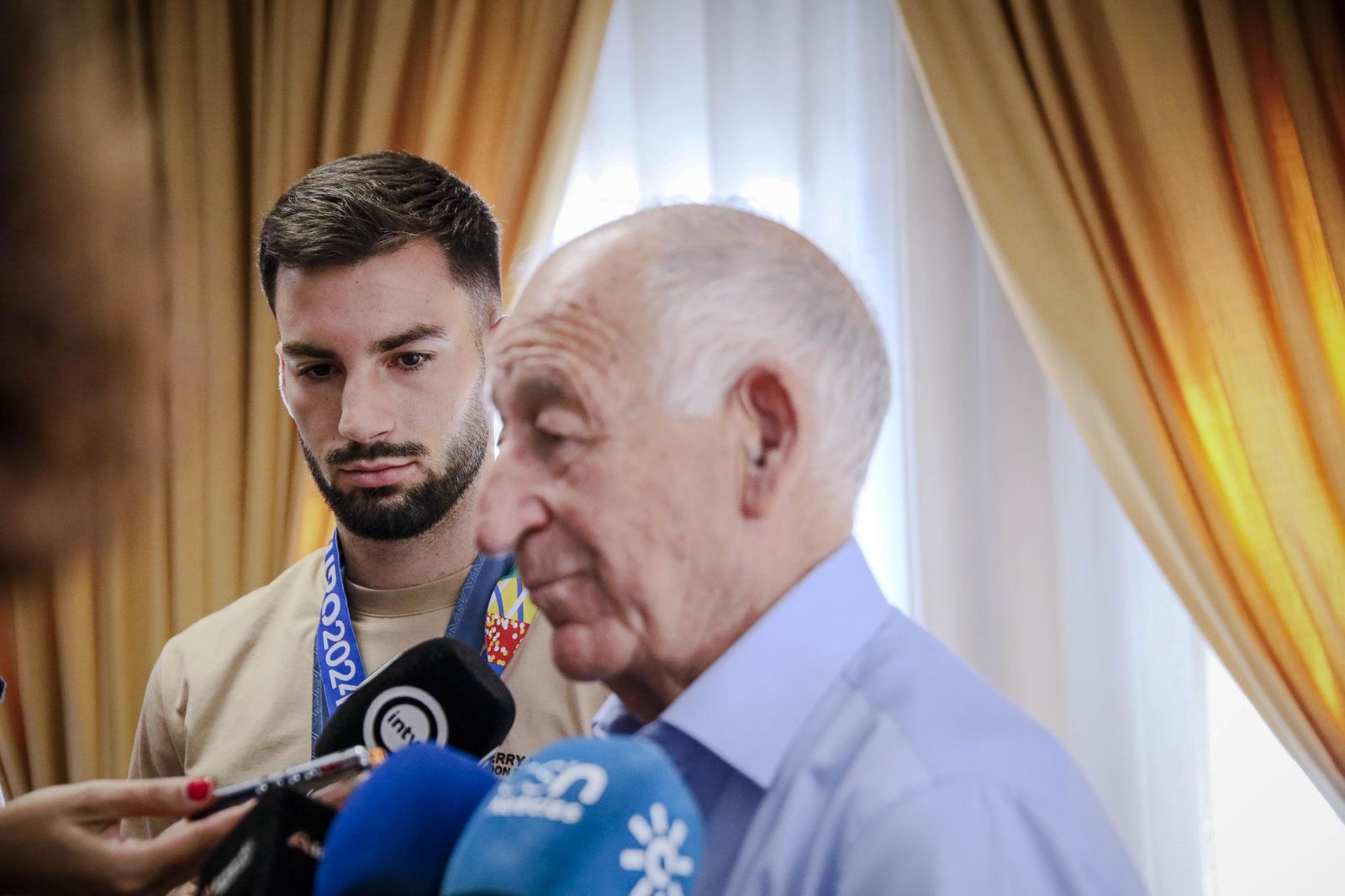 Álex Baena en el Ayto de Roquetas de Mar, en imágenes