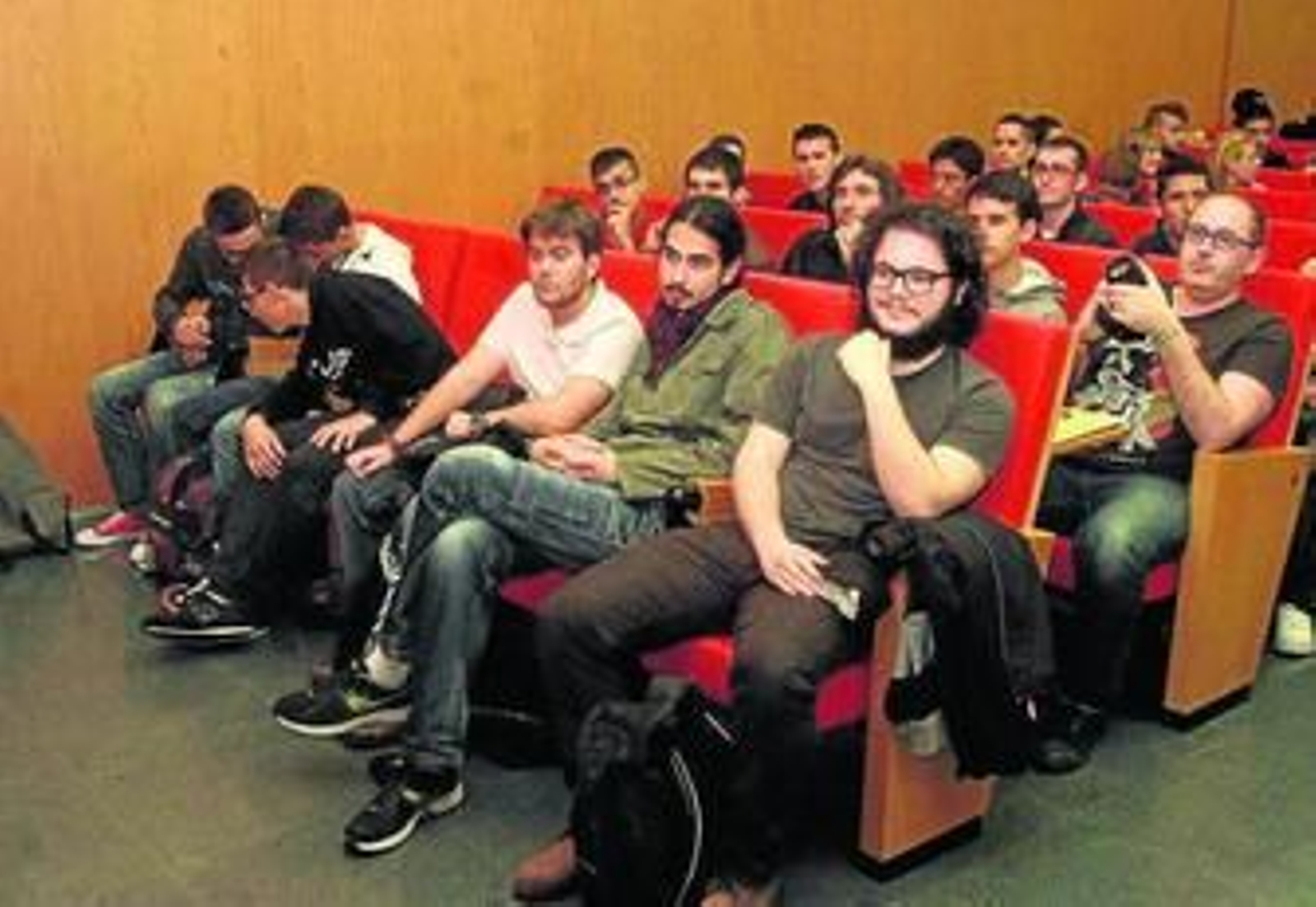 El rector Pedro Molina, junto a José Guerrero, el cineasta Fernando Trueba y Gabriel Núñez.