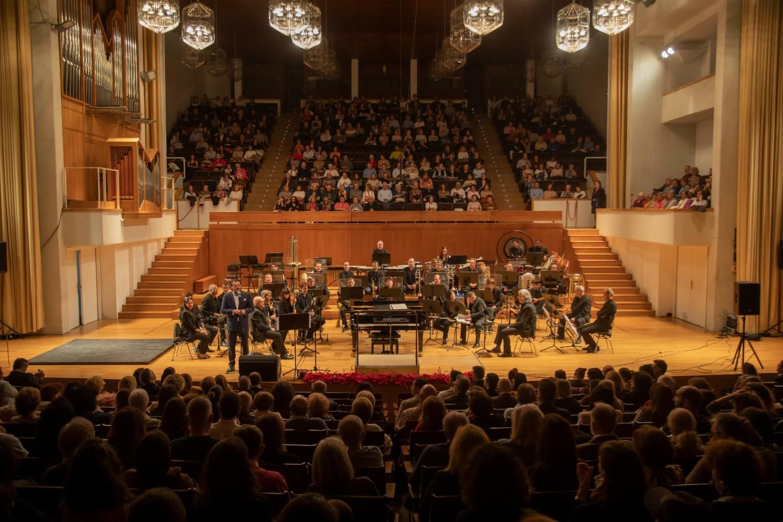 La Banda Municipal de Música de Granada comandada por el director Ángel López Carreño.