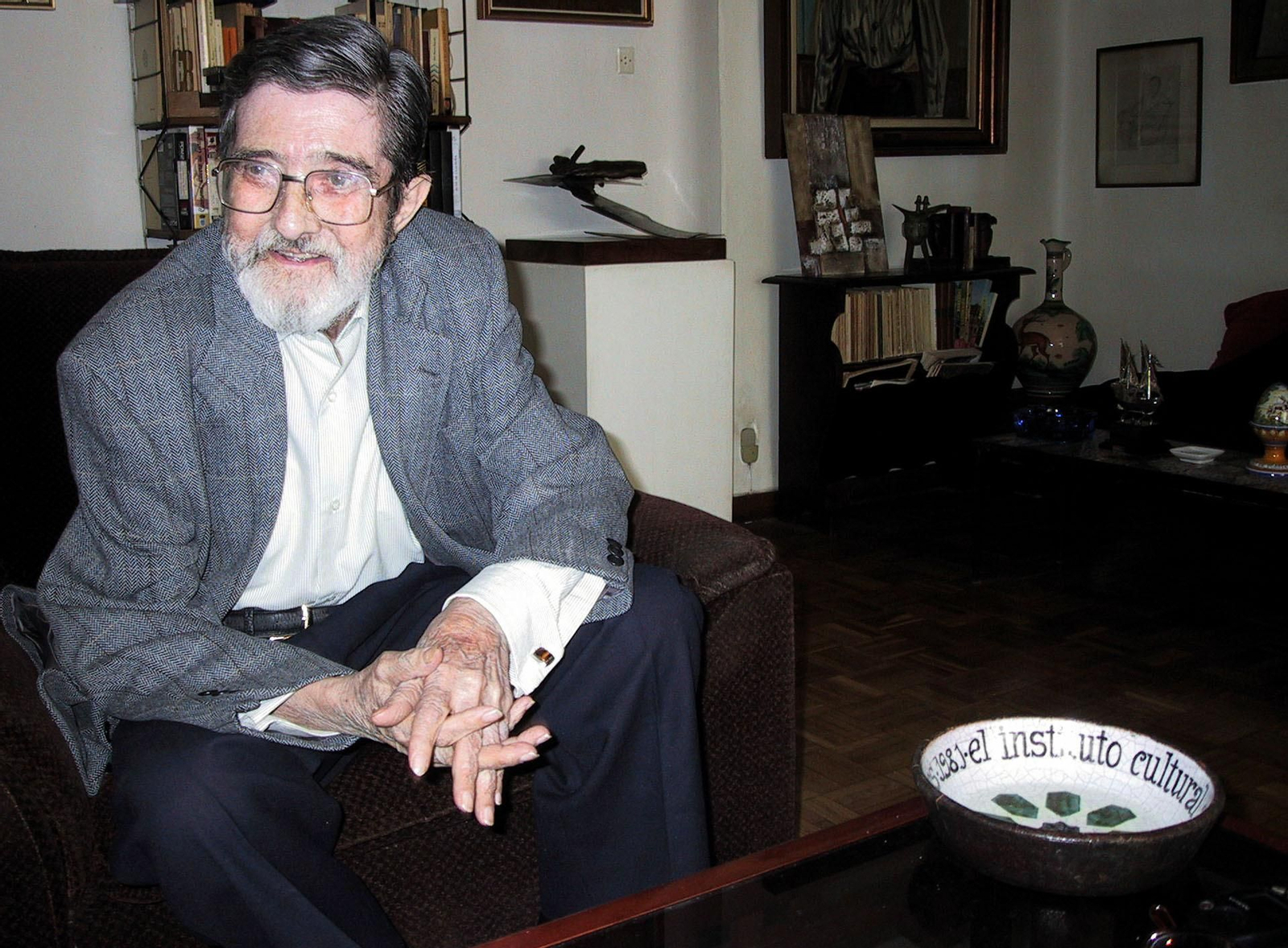 Rafael Montesinos, retratado en mayo de 2002 en su casa de Madrid para la entrevista que concedió a 'Diario de Sevilla'.