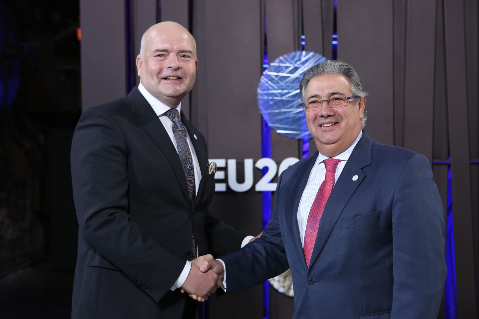 Juan Ignacio Zoido, ayer en Tallin con el ministro del Interior de Estonia, Andres Anvelt.