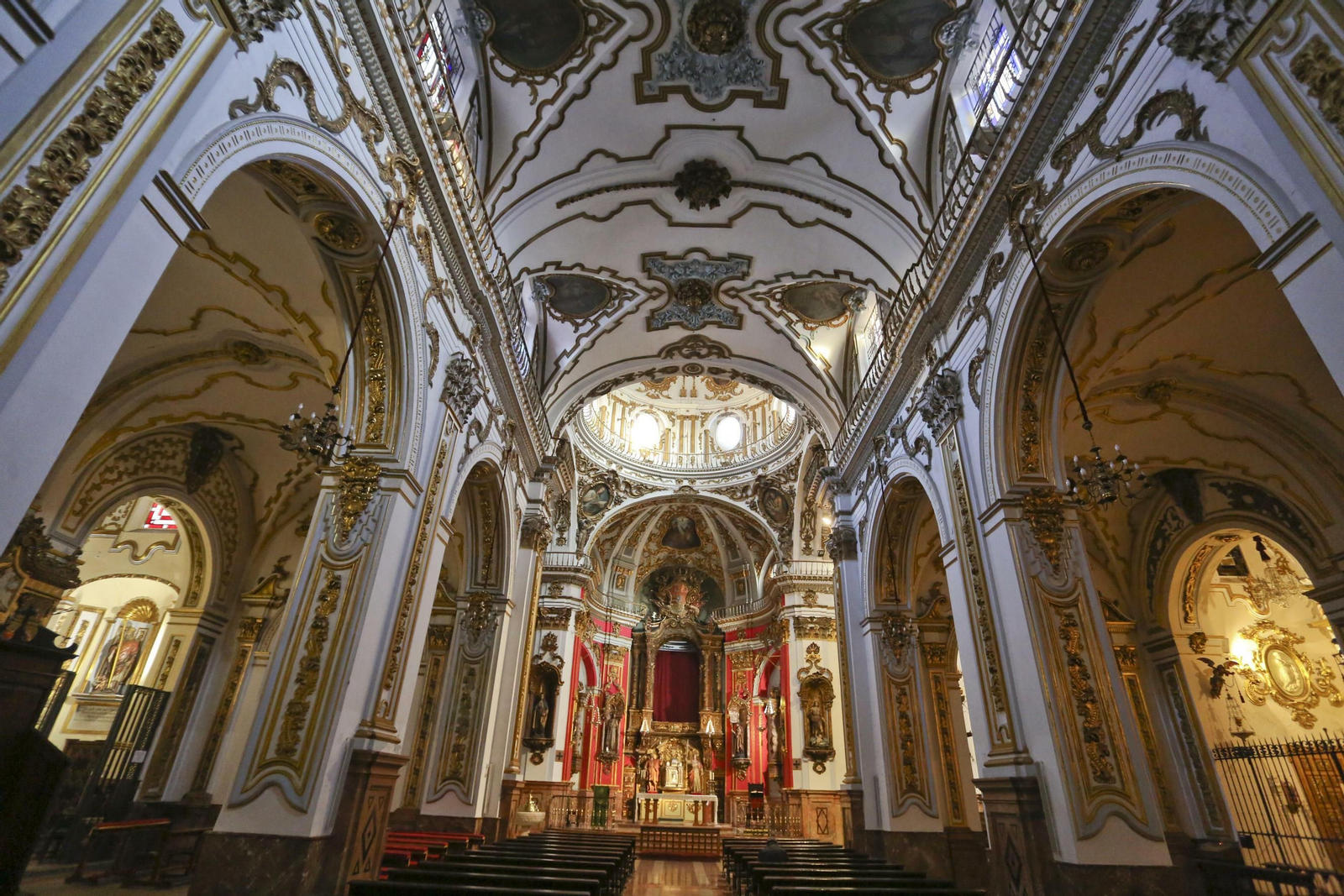 Interior de la iglesia de los Santos Mártires.