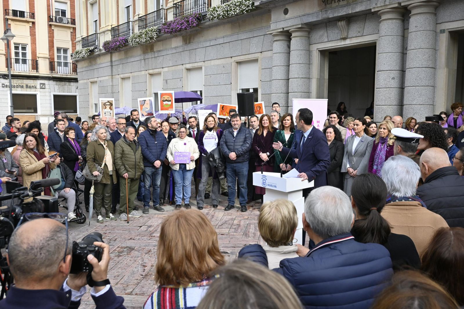 Imágenes de ambiente del miercoles 12 de marzo en Huelva