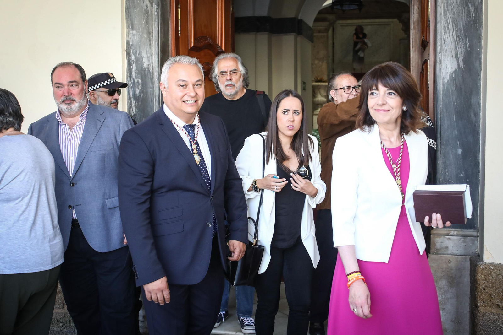 Imágenes de la investidura de José María González Kichi