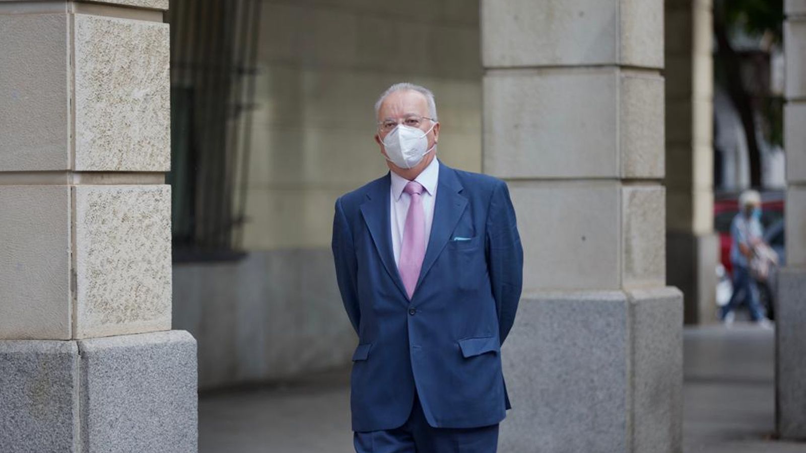 El ex consejero de Empleo, Antonio Fernández, a su llegada hoy a la Audiencia de Sevilla.