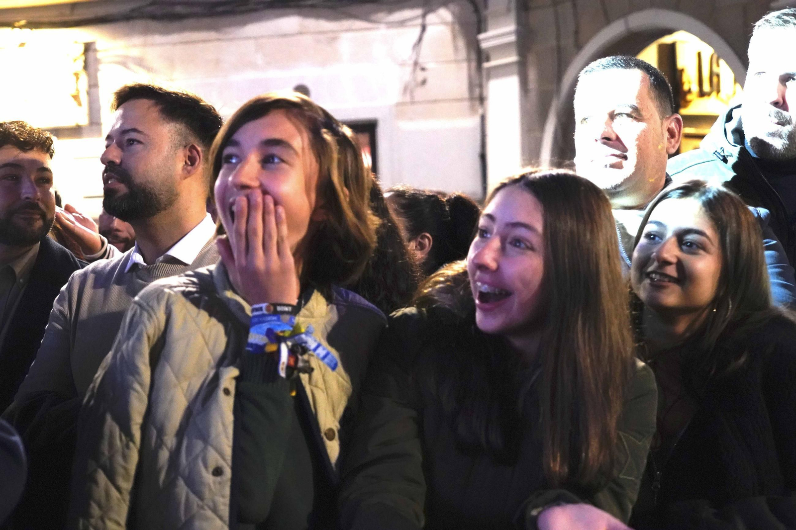 Las mejores imágenes del encendido del alumbrado 2025 en la Plaza de las Monjas