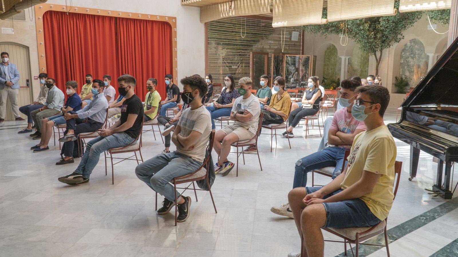Alumnos en la presentación del curso en la Taberna del Alabardero.