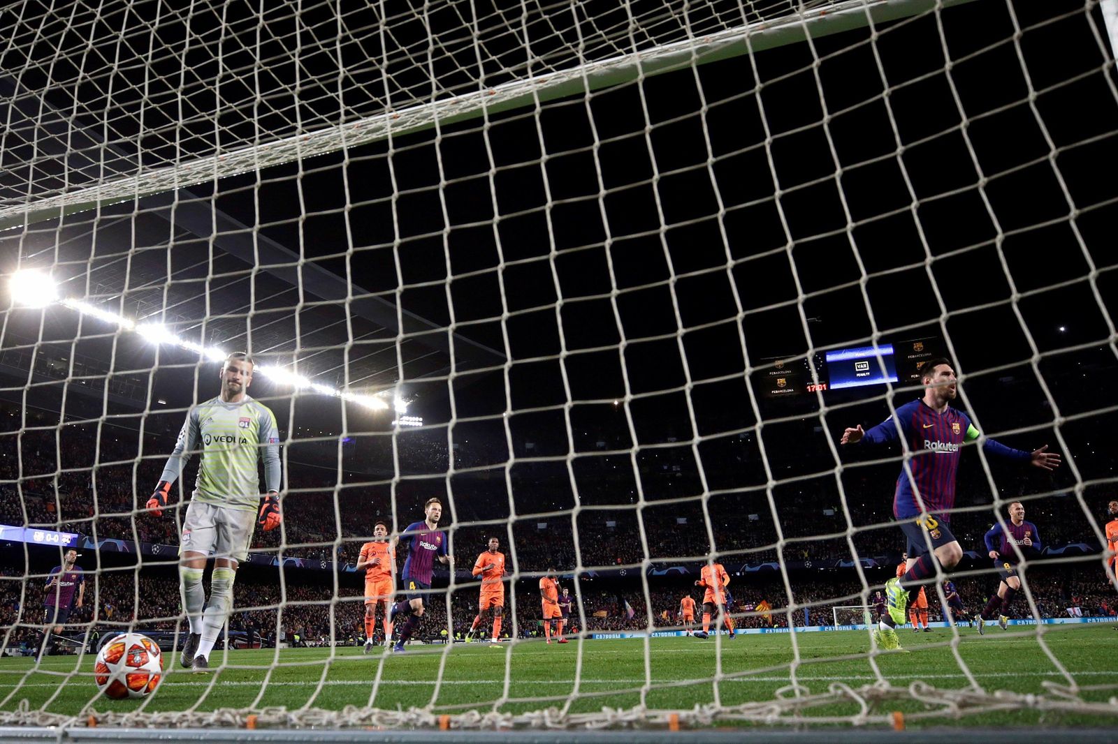 Las imágenes del Barcelona-Olympique de Lyon de Champions