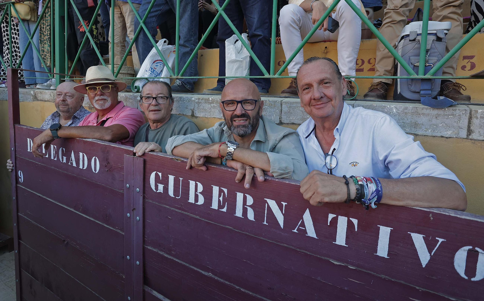 Búscate en la Plaza de Toros 'El Arenal' durante la novilla mixta con picadores del sábado de la Feria de La Línea